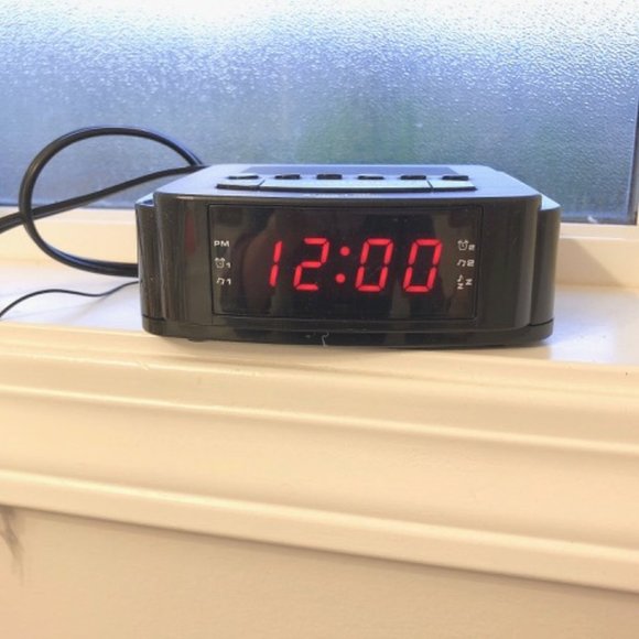 NEW Digital Clock / Alarm Clock - Picture 1 of 7